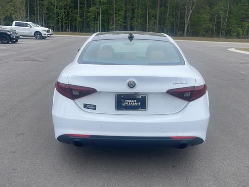 Alfa White 2023 Alfa Romeo Giulia Ti