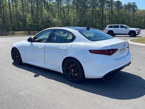 Alfa White 2023 Alfa Romeo Giulia Ti