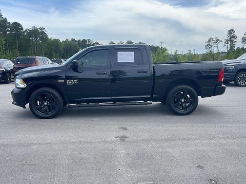 Diamond Black Crystal Pearlcoat 2020 RAM 1500 Classic Express