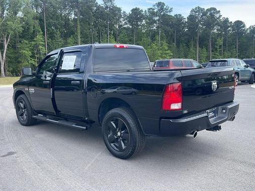 Diamond Black Crystal Pearlcoat 2020 RAM 1500 Classic Express