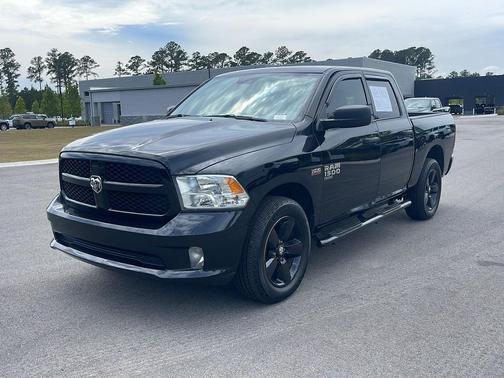 Diamond Black Crystal Pearlcoat 2020 RAM 1500 Classic Express