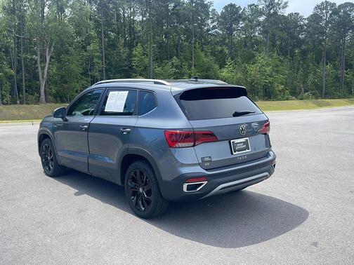 Platinum Gray Metallic 2024 Volkswagen Taos 1.5T SE