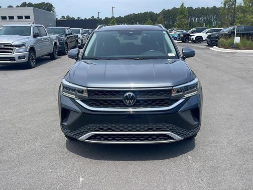 Platinum Gray Metallic 2024 Volkswagen Taos 1.5T SE