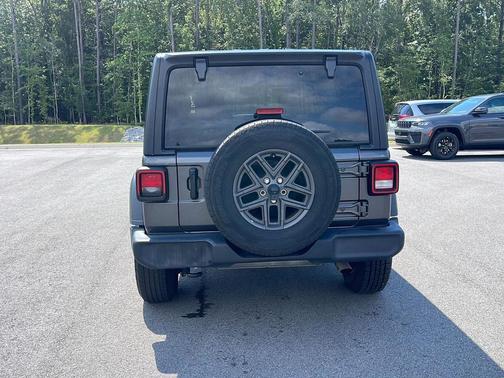 Granite Crystal Metallic Clearcoat 2024 Jeep Wrangler Sport S