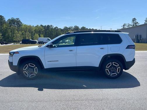 Bright White Clearcoat 2026 Jeep Cherokee Laredo 4x4