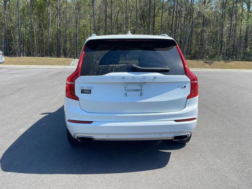 2021 Volvo XC90 T6 Momentum