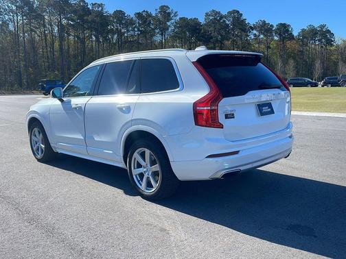 2021 Volvo XC90 T6 Momentum
