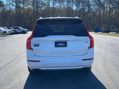2021 Volvo XC90 T6 Momentum