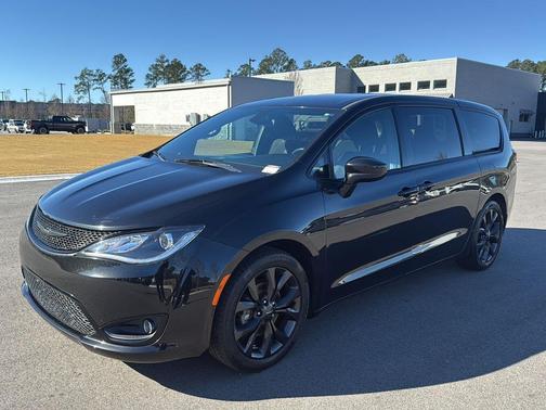 2020 Chrysler Pacifica Touring