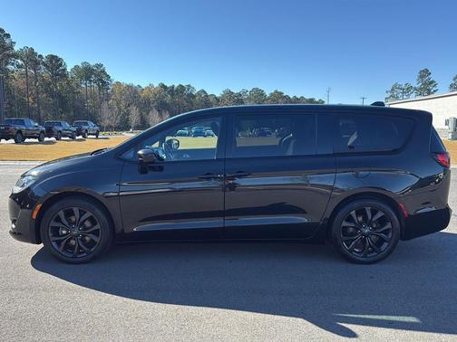 2020 Chrysler Pacifica Touring