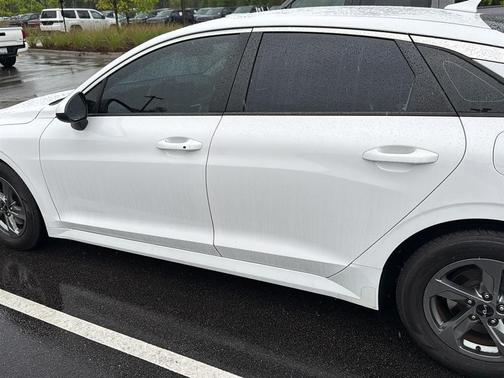 Glacial White Pearl 2022 Kia K5 LXS