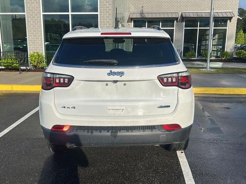 Bright White Clearcoat 2024 Jeep Compass Latitude