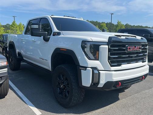 Summit White 2024 GMC Sierra 2500 AT4