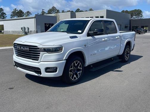 Bright White Clearcoat 2026 RAM 1500 Laramie
