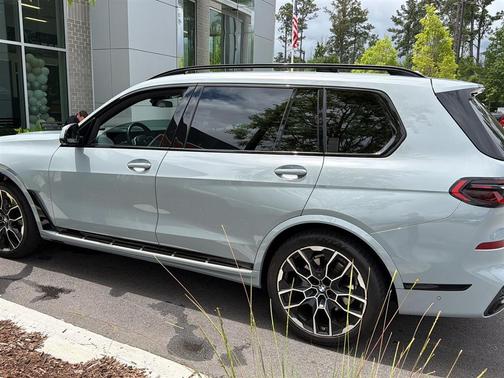 Brooklyn Grey Metallic 2023 BMW X7 xDrive40i