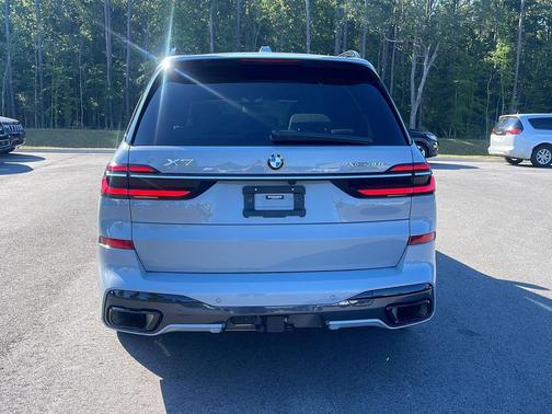 Brooklyn Grey Metallic 2023 BMW X7 xDrive40i