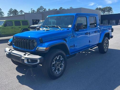 Hydro Blue Pearlcoat 2026 Jeep Gladiator Sahara 4x4