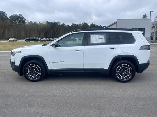 Bright White Clearcoat 2026 Jeep Cherokee Laredo 4x4