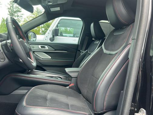 AGATE BLACK METALLIC 2025 Ford Explorer ST