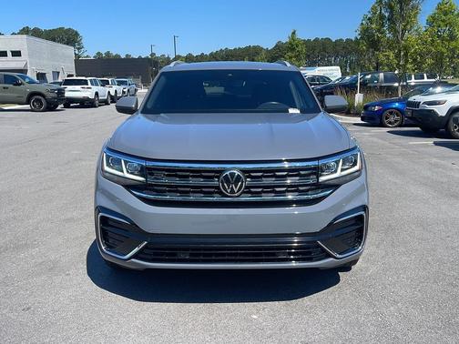 Deep Black Pearl 2020 Volkswagen Atlas Cross Sport 3.6L V6 SEL 4MOTION