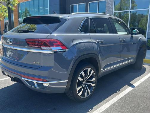 Deep Black Pearl 2020 Volkswagen Atlas Cross Sport 3.6L V6 SEL 4MOTION