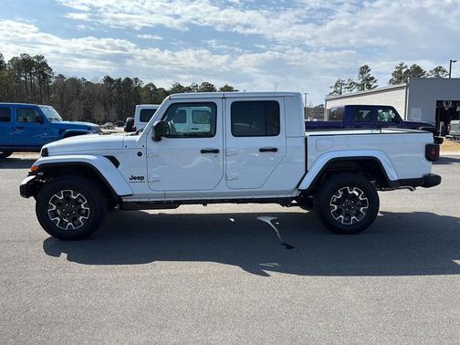 2026 Jeep Gladiator Sahara 4x4