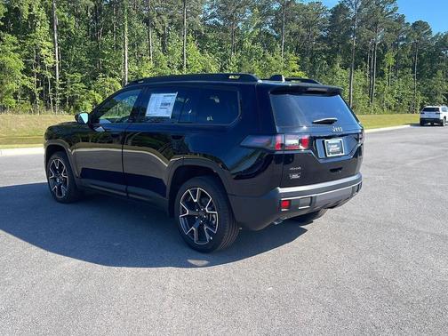 Diamond Black Crystal Pearlcoat 2026 Jeep Cherokee Overland