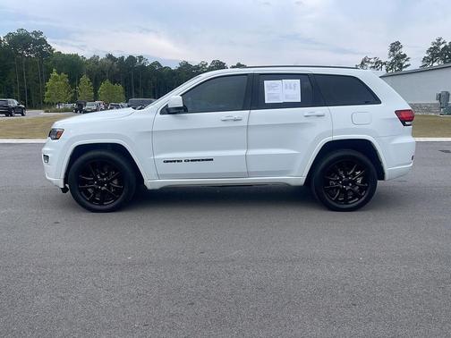 Bright White Clearcoat 2017 Jeep Grand Cherokee Altitude