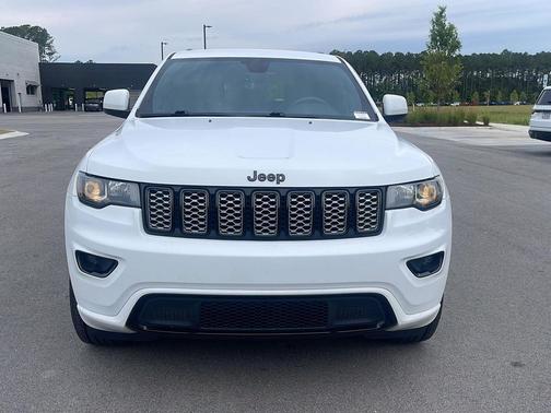 Bright White Clearcoat 2017 Jeep Grand Cherokee Altitude