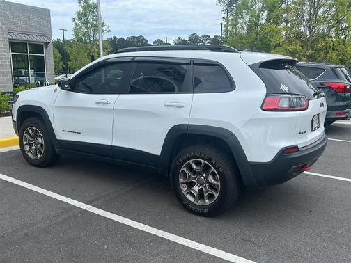 Bright White Clearcoat 2022 Jeep Cherokee Trailhawk