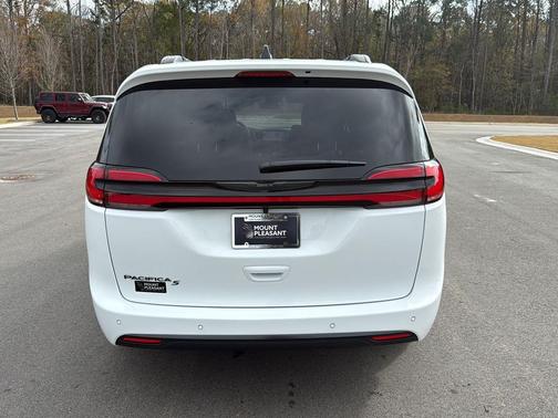 2026 Chrysler Pacifica L