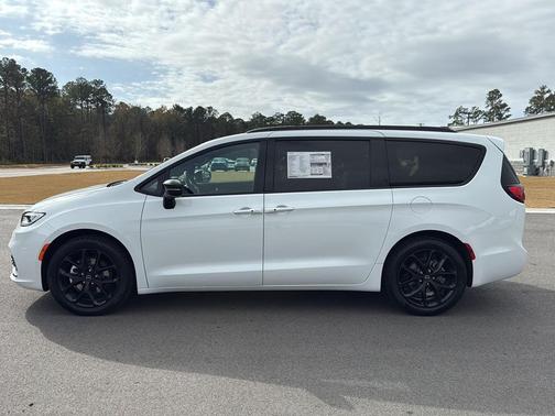 2026 Chrysler Pacifica L