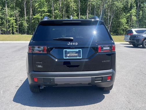 Diamond Black Crystal Pearlcoat 2026 Jeep Cherokee Limited