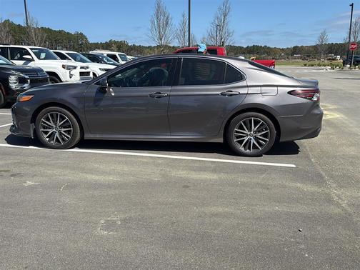 2024 Toyota Camry Hybrid XLE