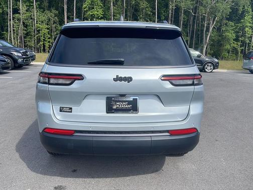 Silver Zynith 2026 Jeep Grand Cherokee L Altitude