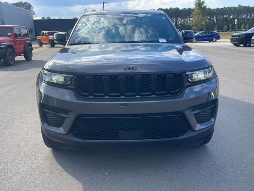 Baltic Gray Metallic Clearcoat 2023 Jeep Grand Cherokee Altitude