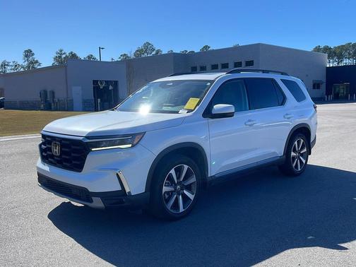 2025 Honda Pilot Touring 8-Passenger