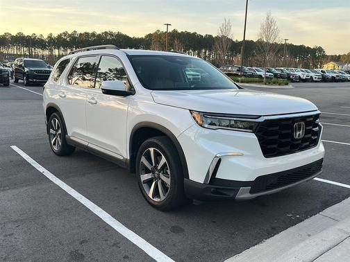 2025 Honda Pilot Touring 8-Passenger