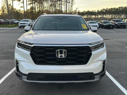 2025 Honda Pilot Touring 8-Passenger