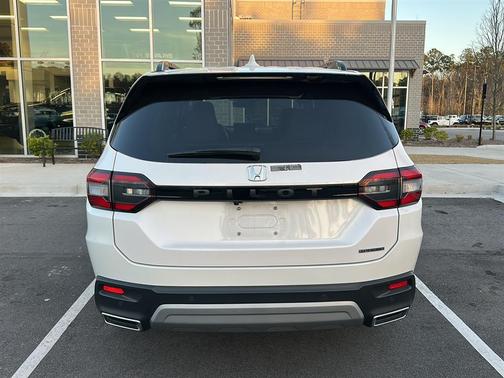 2025 Honda Pilot Touring 8-Passenger