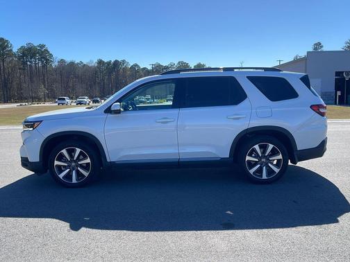 2025 Honda Pilot Touring 8-Passenger