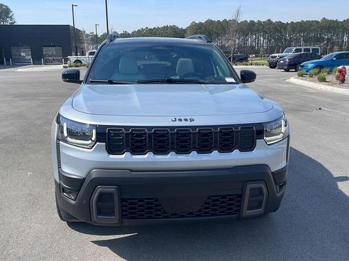 Silver Zynith Clearcoat 2026 Jeep Cherokee Overland