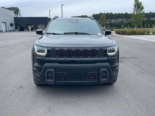 Diamond Black Crystal Pearlcoat 2026 Jeep Cherokee Laredo 4x4