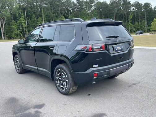 Diamond Black Crystal Pearlcoat 2026 Jeep Cherokee Laredo 4x4