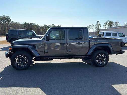 2026 Jeep Gladiator Sahara 4x4