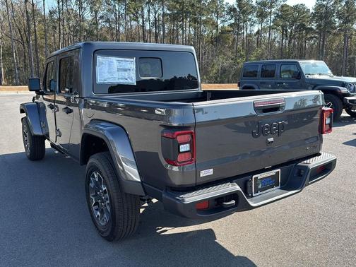 2026 Jeep Gladiator Sahara 4x4