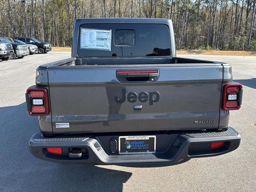 2026 Jeep Gladiator Sahara 4x4