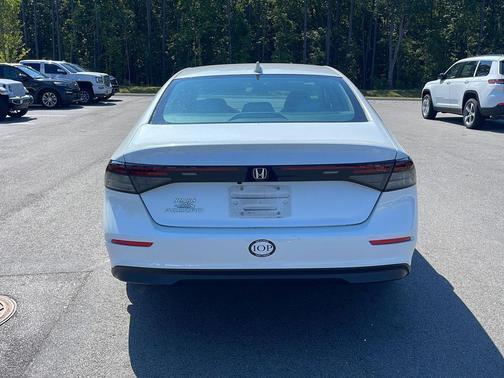 Platinum White Pearl 2023 Honda Accord EX