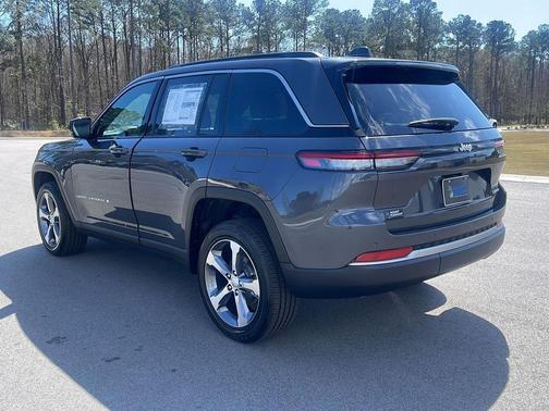 Baltic Gray Metallic Clearcoat 2026 Jeep Grand Cherokee Limited