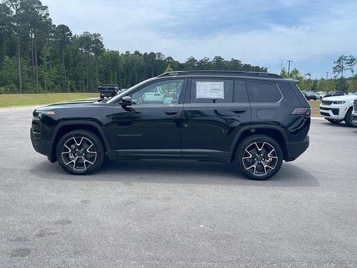 Diamond Black Crystal Pearlcoat 2026 Jeep Cherokee Overland